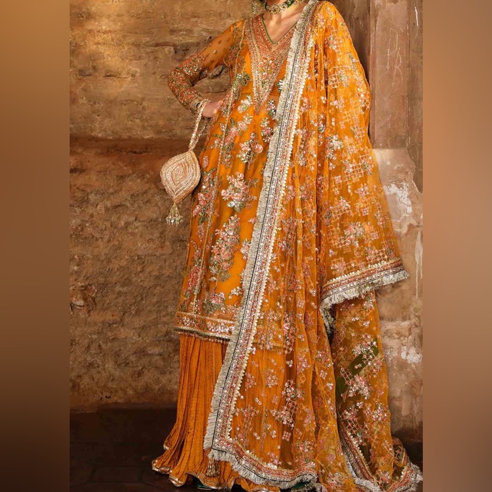 Beautiful mehndi outfit - 3 piece - stitched